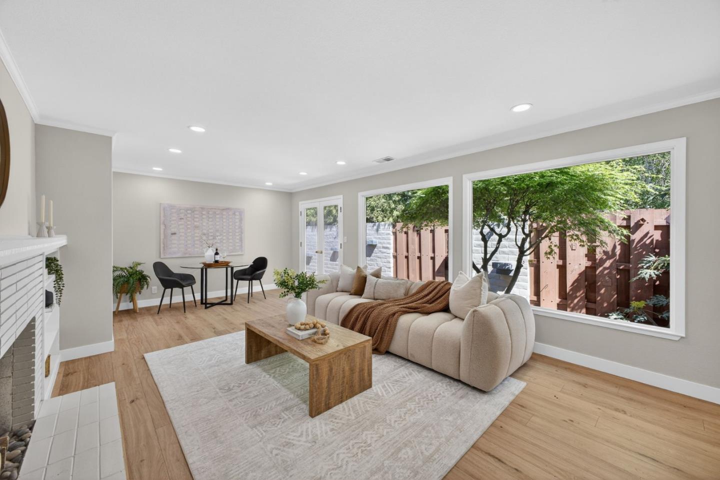 Detail Gallery Image 13 of 39 For 2169 Yorkshire Way, Mountain View,  CA 94040 - 4 Beds | 2 Baths