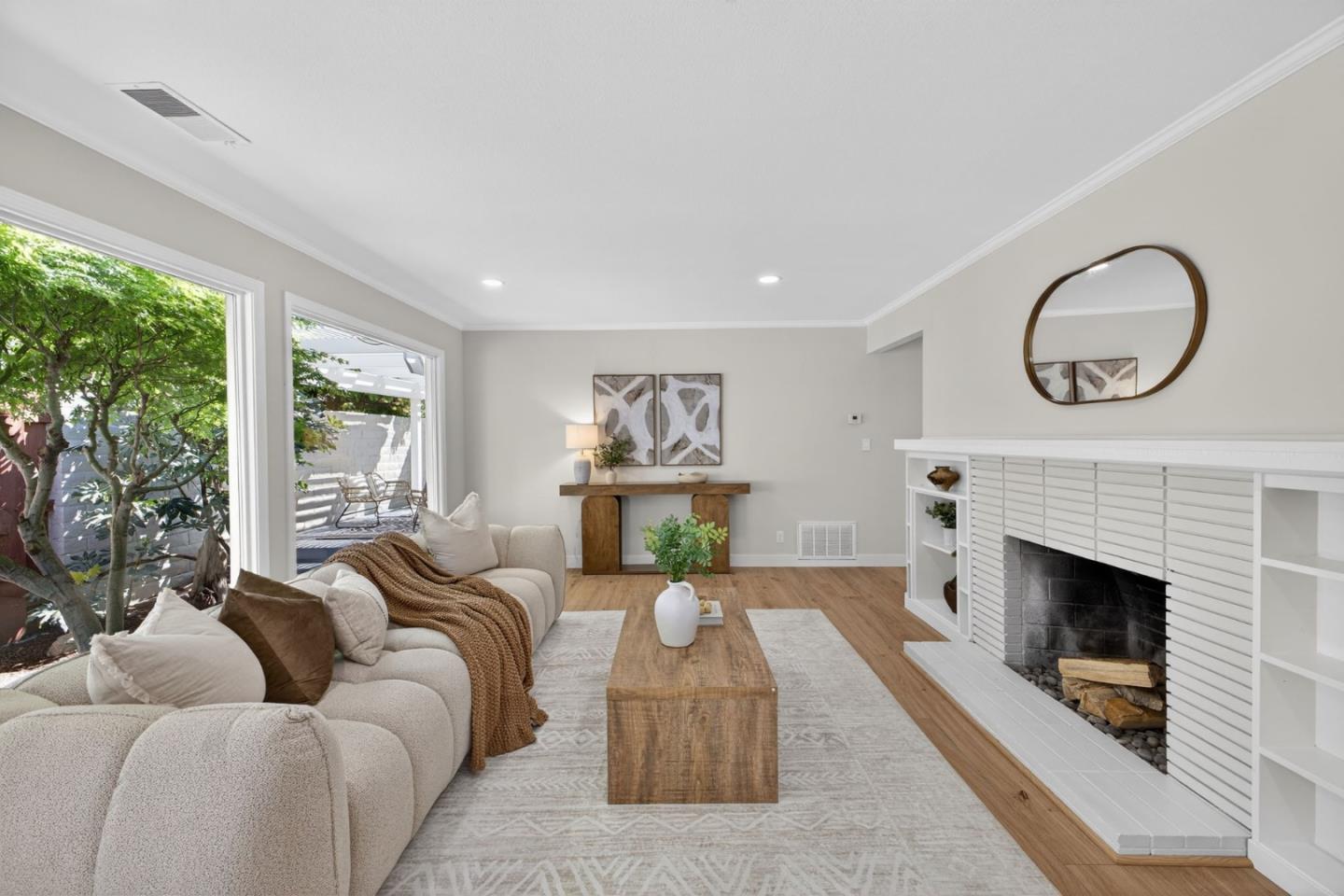 Detail Gallery Image 14 of 39 For 2169 Yorkshire Way, Mountain View,  CA 94040 - 4 Beds | 2 Baths