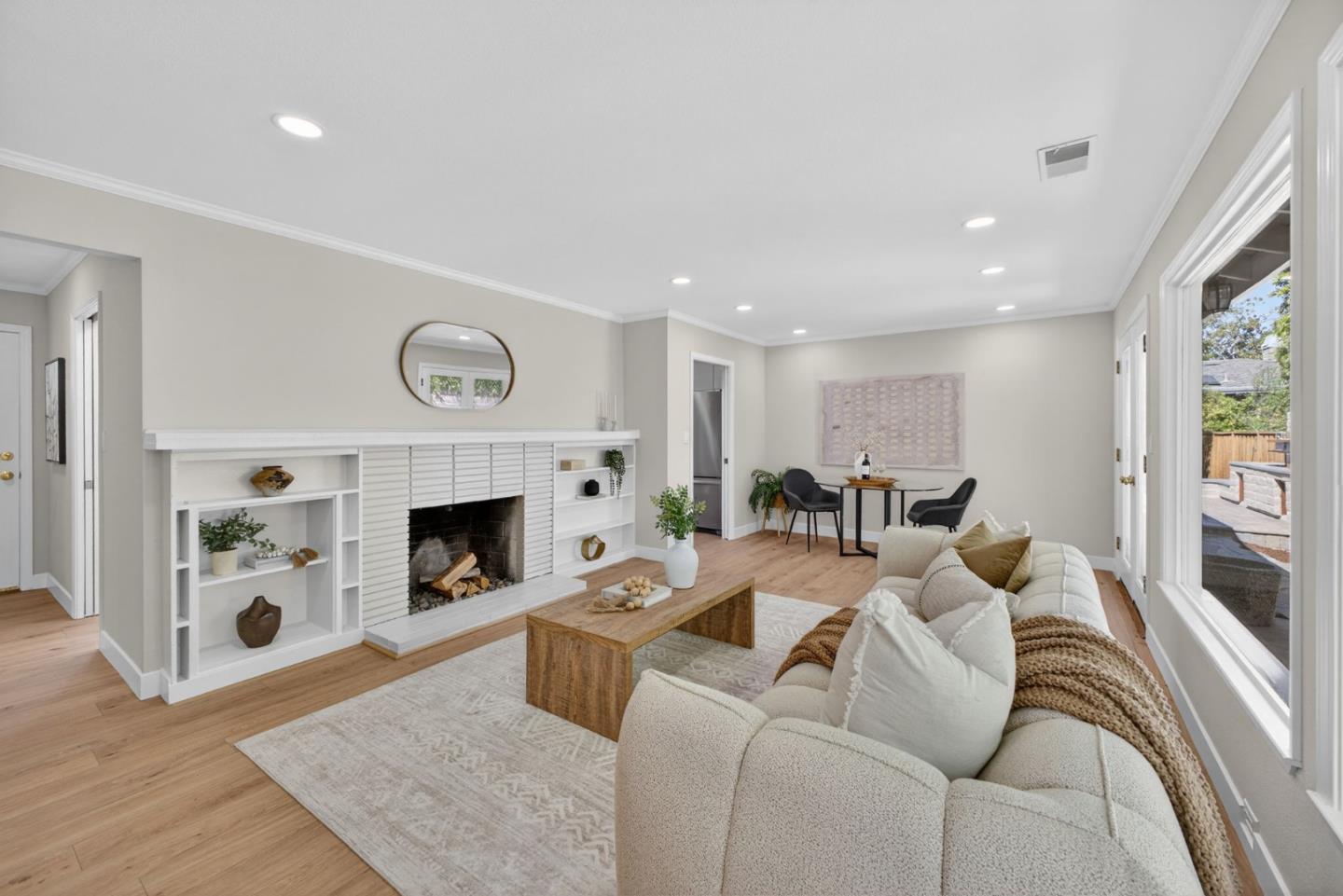 Detail Gallery Image 15 of 39 For 2169 Yorkshire Way, Mountain View,  CA 94040 - 4 Beds | 2 Baths