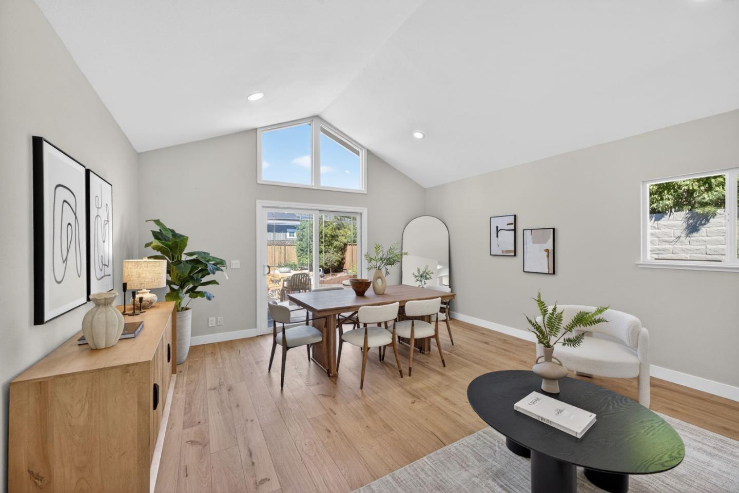 Detail Gallery Image 16 of 39 For 2169 Yorkshire Way, Mountain View,  CA 94040 - 4 Beds | 2 Baths