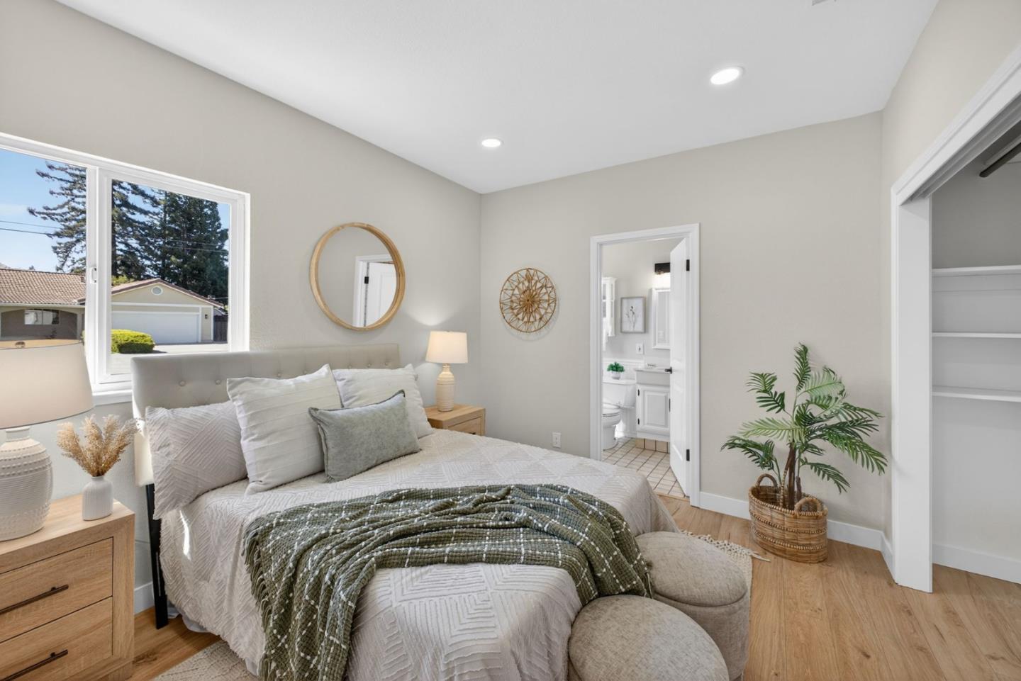 Detail Gallery Image 19 of 39 For 2169 Yorkshire Way, Mountain View,  CA 94040 - 4 Beds | 2 Baths