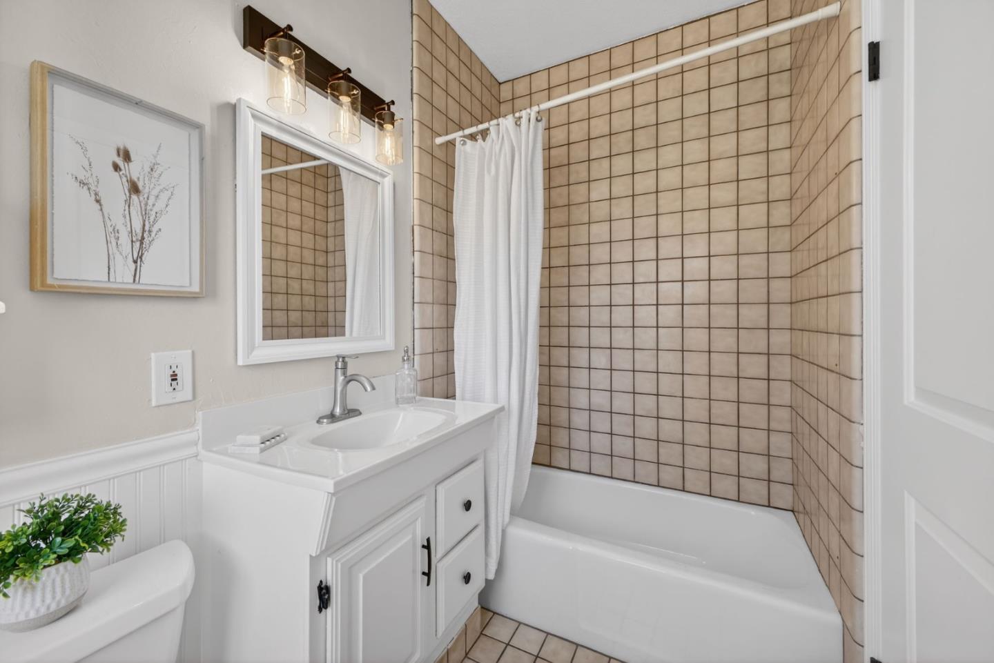 Detail Gallery Image 20 of 39 For 2169 Yorkshire Way, Mountain View,  CA 94040 - 4 Beds | 2 Baths