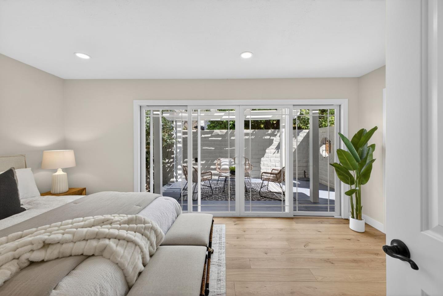 Detail Gallery Image 21 of 39 For 2169 Yorkshire Way, Mountain View,  CA 94040 - 4 Beds | 2 Baths