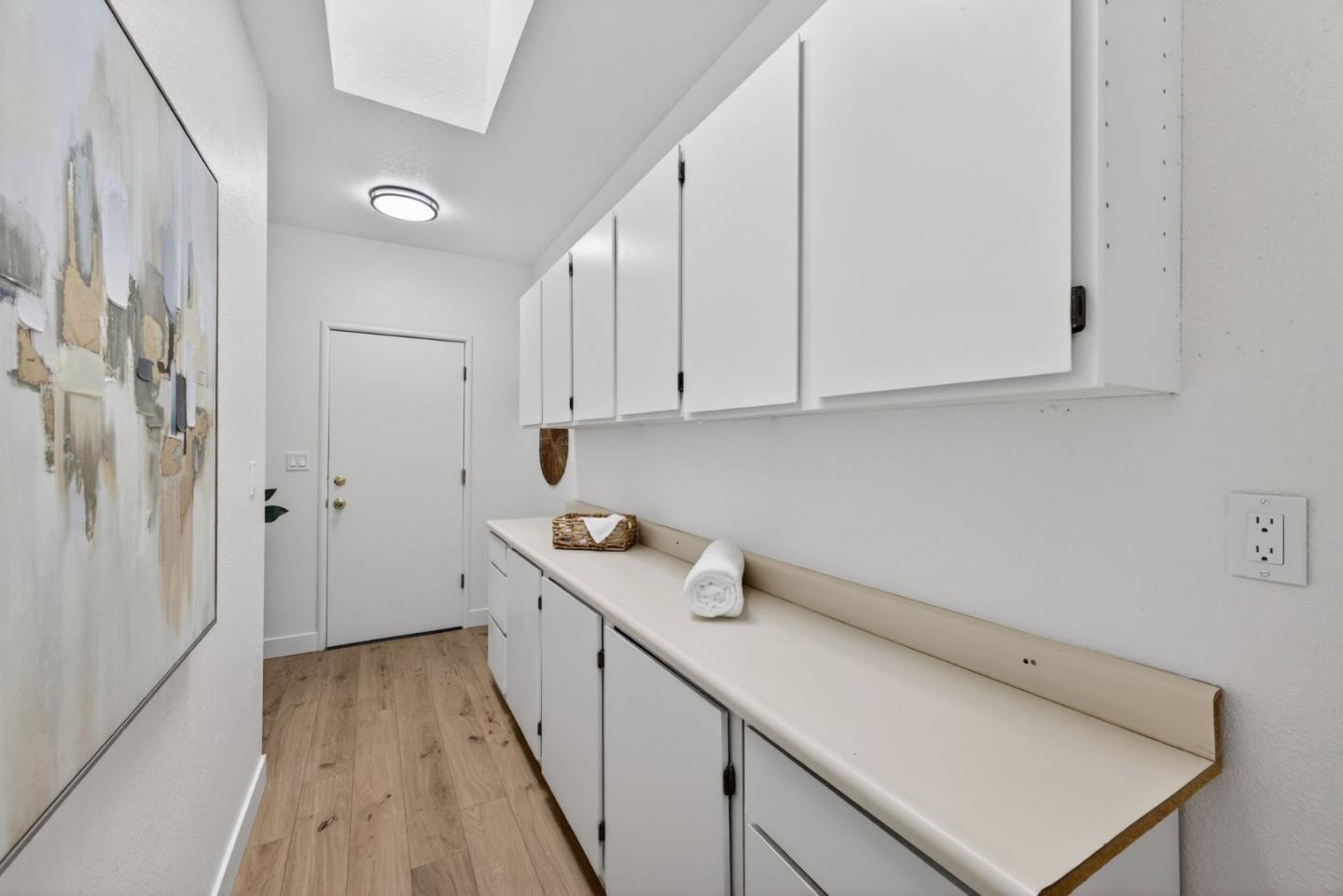 Detail Gallery Image 26 of 39 For 2169 Yorkshire Way, Mountain View,  CA 94040 - 4 Beds | 2 Baths