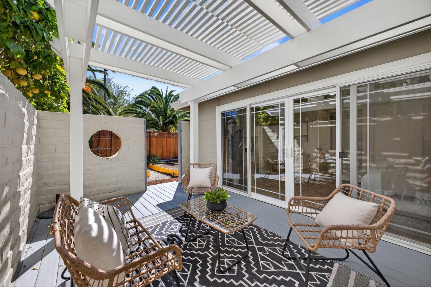 Detail Gallery Image 31 of 39 For 2169 Yorkshire Way, Mountain View,  CA 94040 - 4 Beds | 2 Baths