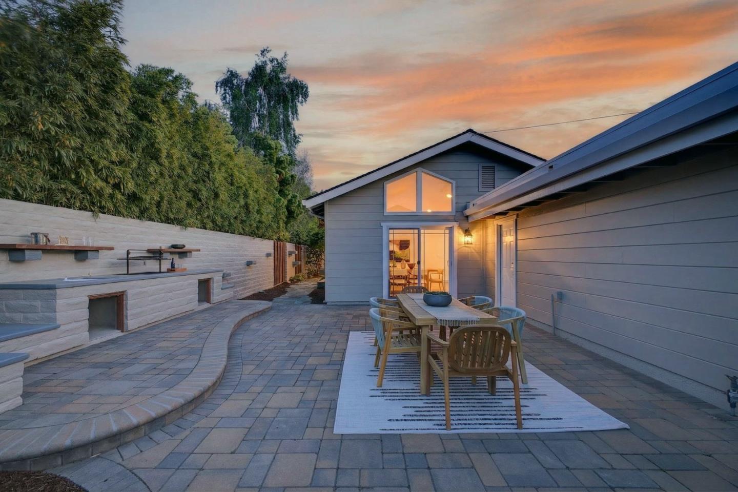 Detail Gallery Image 33 of 39 For 2169 Yorkshire Way, Mountain View,  CA 94040 - 4 Beds | 2 Baths