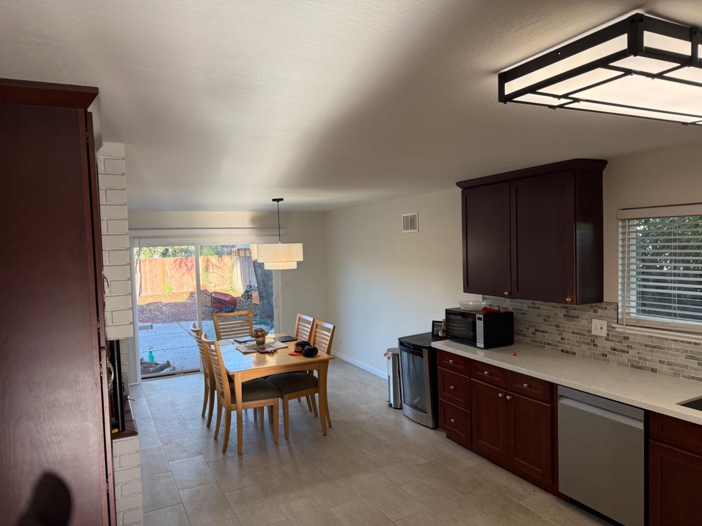 Detail Gallery Image 3 of 5 For 1520 Arkell Rd, Walnut Creek,  CA 94598 - 4 Beds | 2 Baths