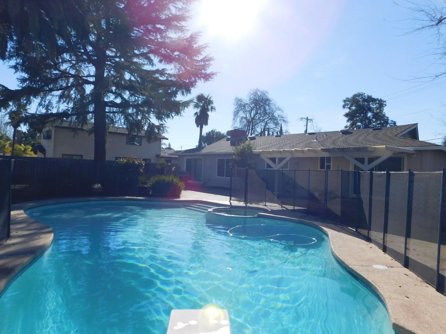 Detail Gallery Image 5 of 5 For 1520 Arkell Rd, Walnut Creek,  CA 94598 - 4 Beds | 2 Baths