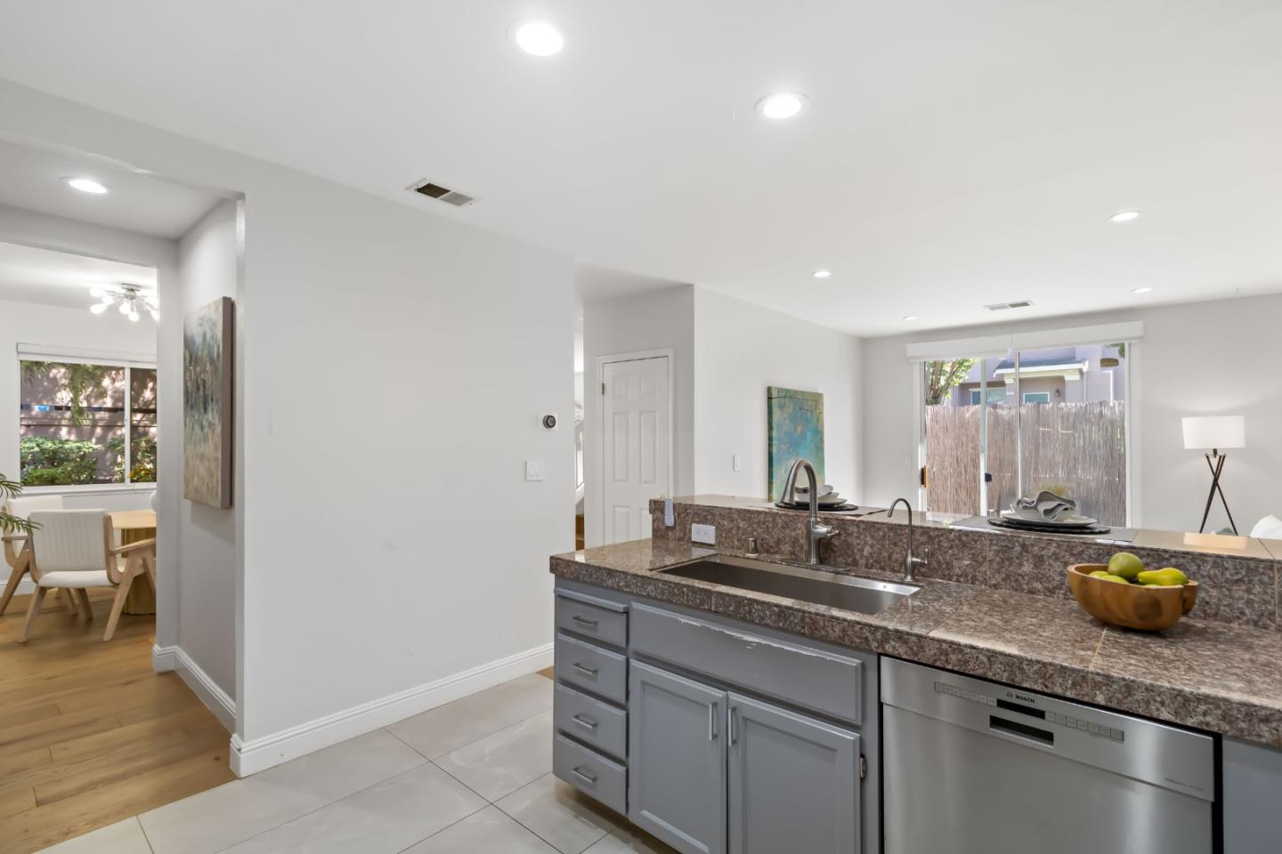 Detail Gallery Image 21 of 61 For 3526 Jasmine Cir, San Jose,  CA 95135 - 3 Beds | 2/1 Baths