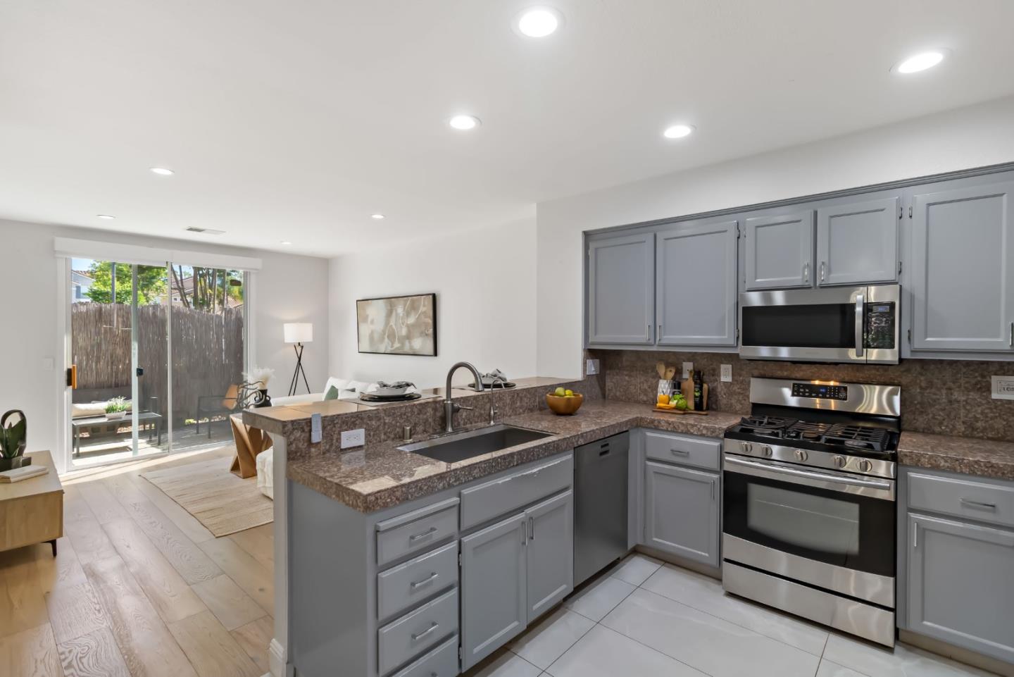 Detail Gallery Image 26 of 61 For 3526 Jasmine Cir, San Jose,  CA 95135 - 3 Beds | 2/1 Baths