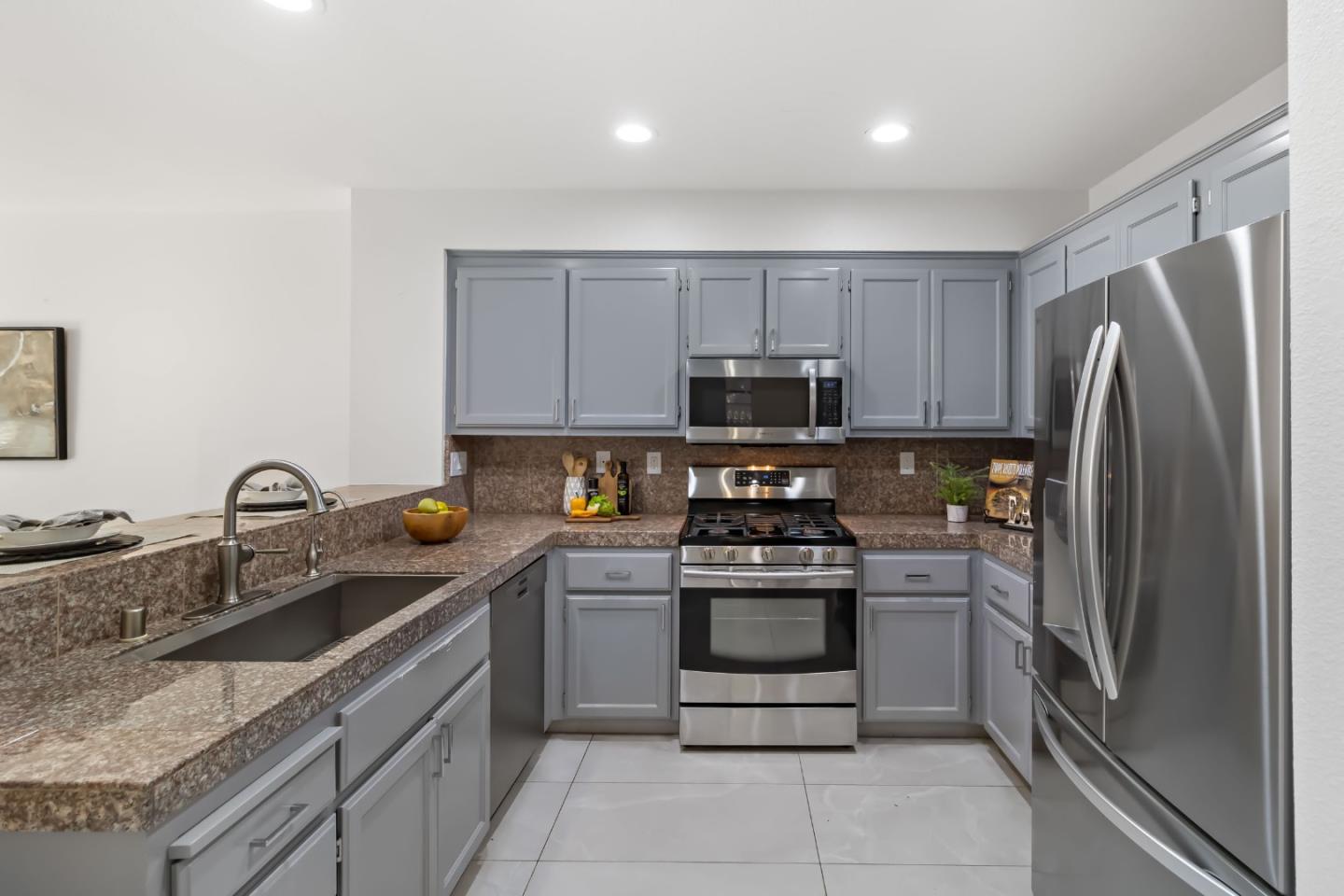 Detail Gallery Image 5 of 61 For 3526 Jasmine Cir, San Jose,  CA 95135 - 3 Beds | 2/1 Baths