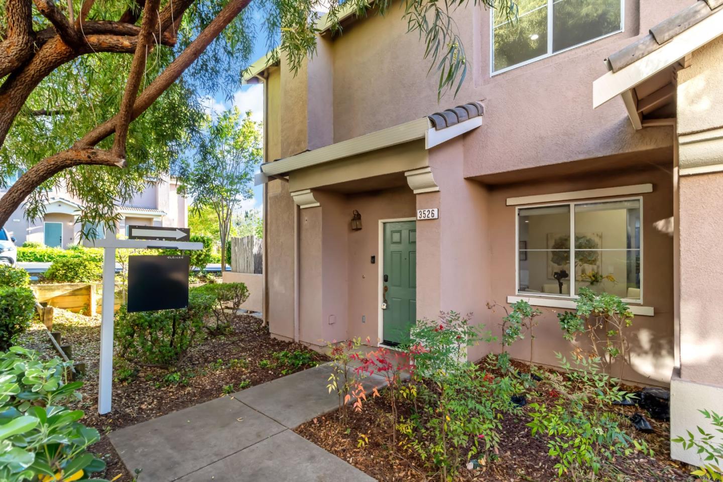 Detail Gallery Image 9 of 61 For 3526 Jasmine Cir, San Jose,  CA 95135 - 3 Beds | 2/1 Baths