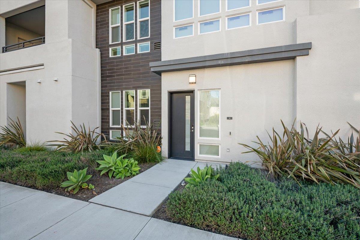 Detail Gallery Image 2 of 46 For 45349 Tom Blalock St #102,  Fremont,  CA 94539 - 4 Beds | 3/1 Baths
