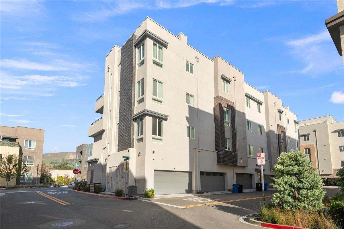 Detail Gallery Image 27 of 46 For 45349 Tom Blalock St #102,  Fremont,  CA 94539 - 4 Beds | 3/1 Baths