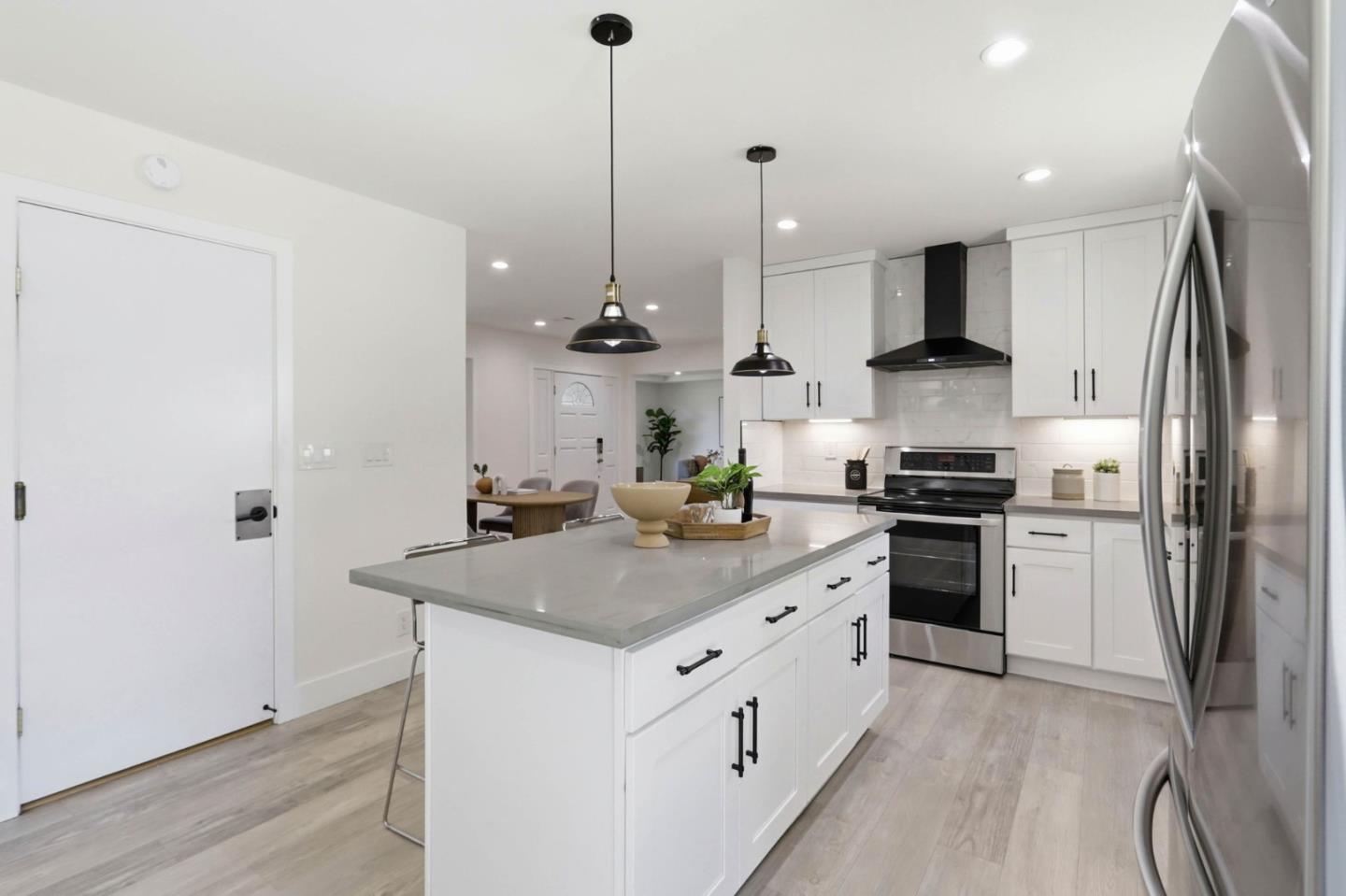 Detail Gallery Image 12 of 44 For 1122 Lynhurst Way, San Jose,  CA 95118 - 4 Beds | 2 Baths