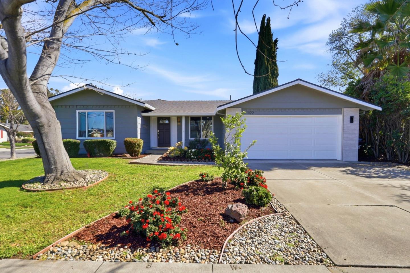 Detail Gallery Image 2 of 44 For 1122 Lynhurst Way, San Jose,  CA 95118 - 4 Beds | 2 Baths