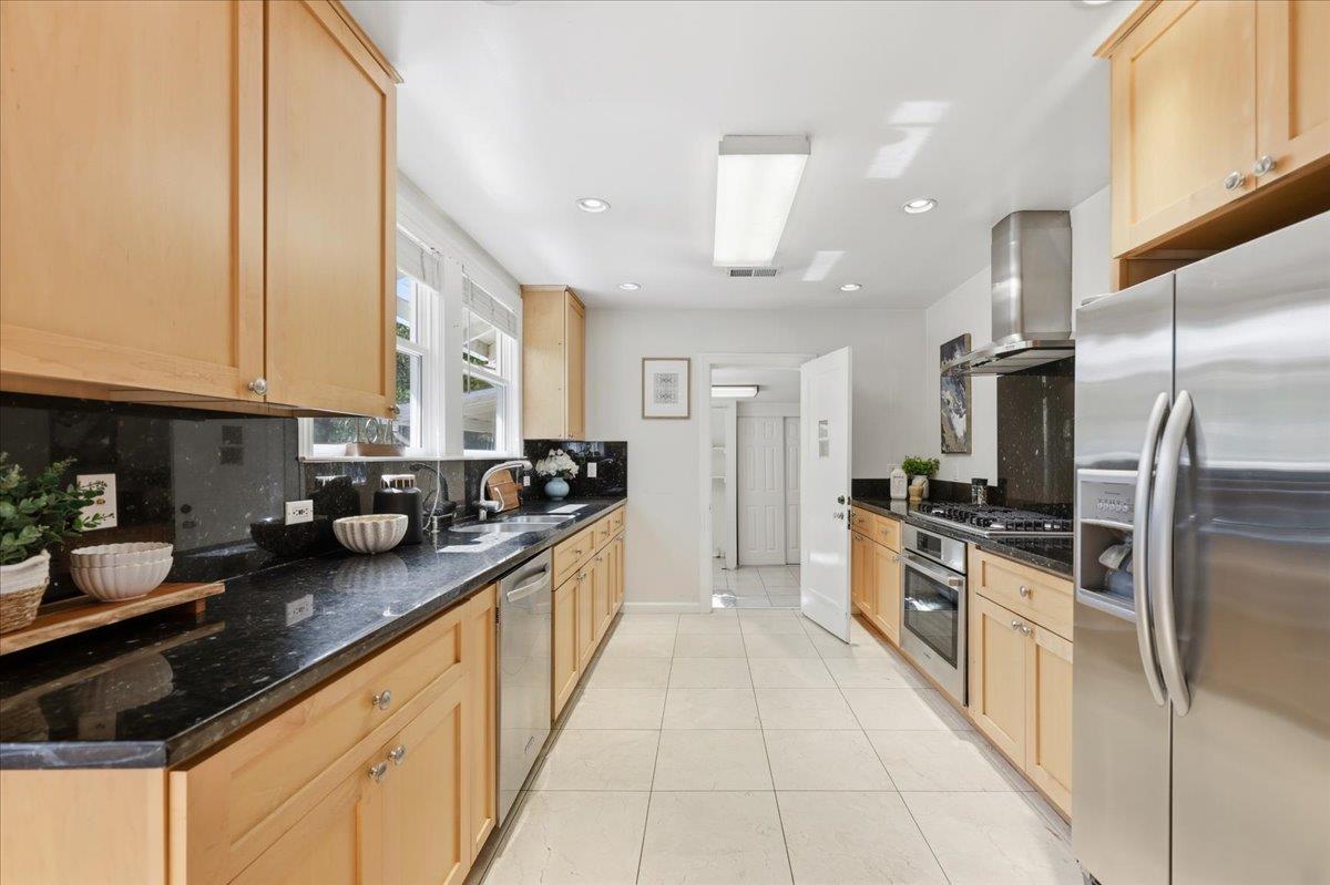 Detail Gallery Image 6 of 48 For 4258 Jefferson, Woodside,  CA 94062 - 2 Beds | 1 Baths