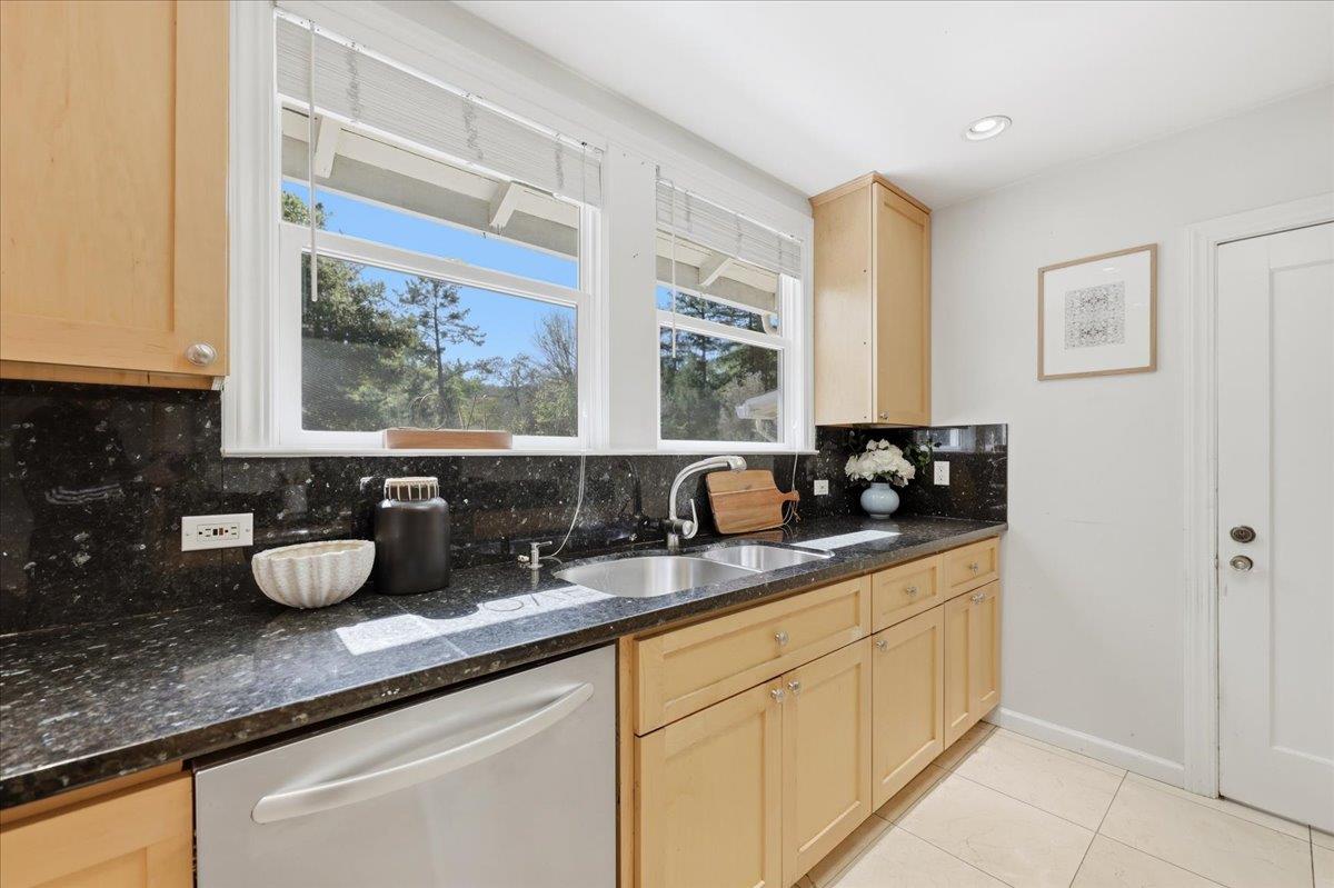 Detail Gallery Image 7 of 48 For 4258 Jefferson, Woodside,  CA 94062 - 2 Beds | 1 Baths