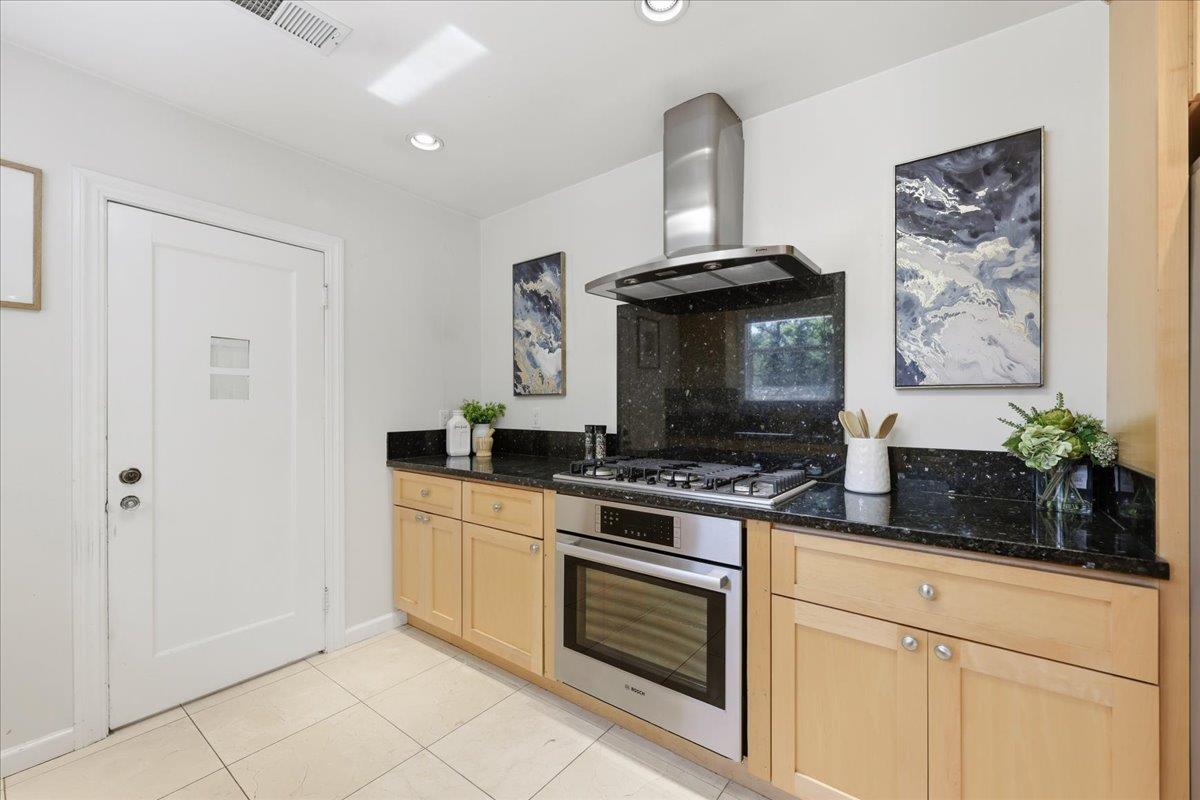 Detail Gallery Image 8 of 48 For 4258 Jefferson, Woodside,  CA 94062 - 2 Beds | 1 Baths