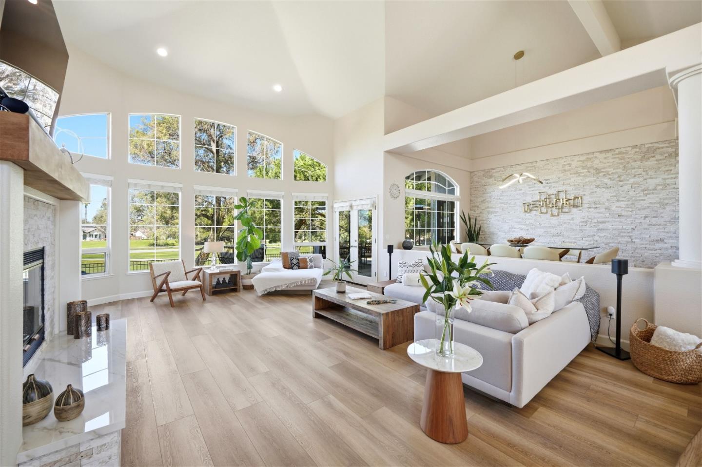 Detail Gallery Image 10 of 55 For 1355 Sonnys Way, Hollister,  CA 95023 - 4 Beds | 3 Baths