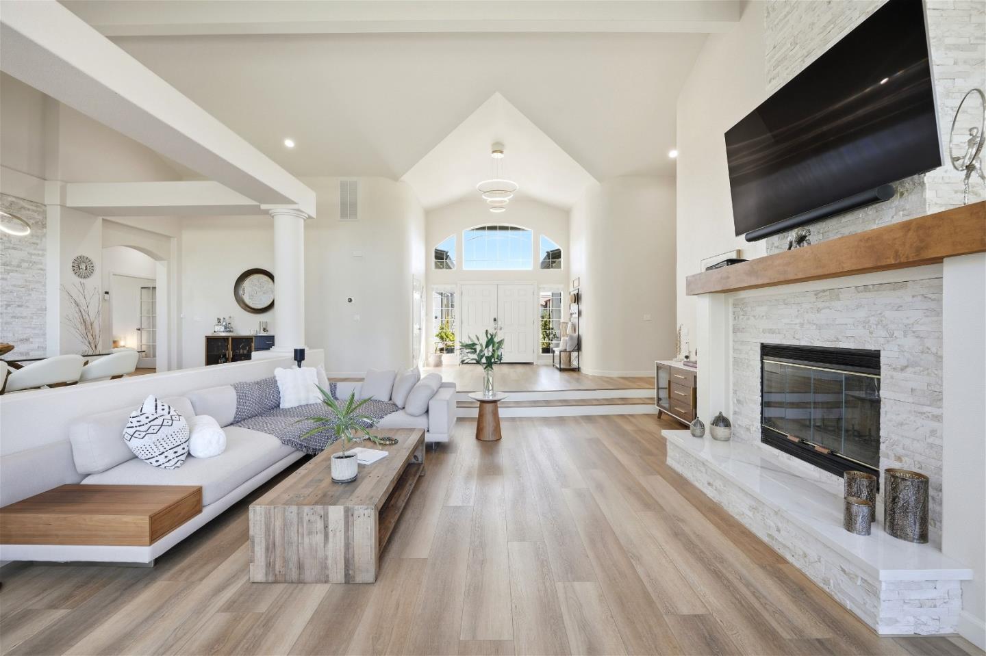 Detail Gallery Image 12 of 55 For 1355 Sonnys Way, Hollister,  CA 95023 - 4 Beds | 3 Baths