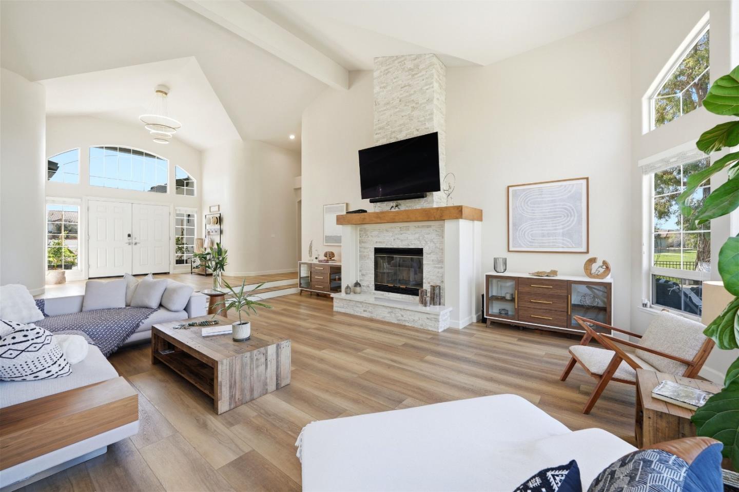 Detail Gallery Image 13 of 55 For 1355 Sonnys Way, Hollister,  CA 95023 - 4 Beds | 3 Baths