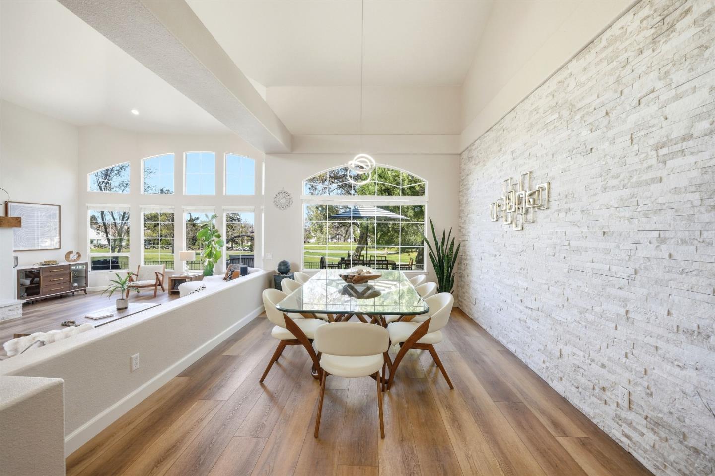 Detail Gallery Image 15 of 55 For 1355 Sonnys Way, Hollister,  CA 95023 - 4 Beds | 3 Baths