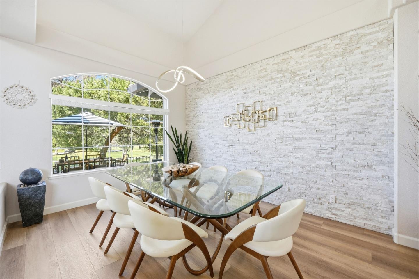 Detail Gallery Image 17 of 55 For 1355 Sonnys Way, Hollister,  CA 95023 - 4 Beds | 3 Baths