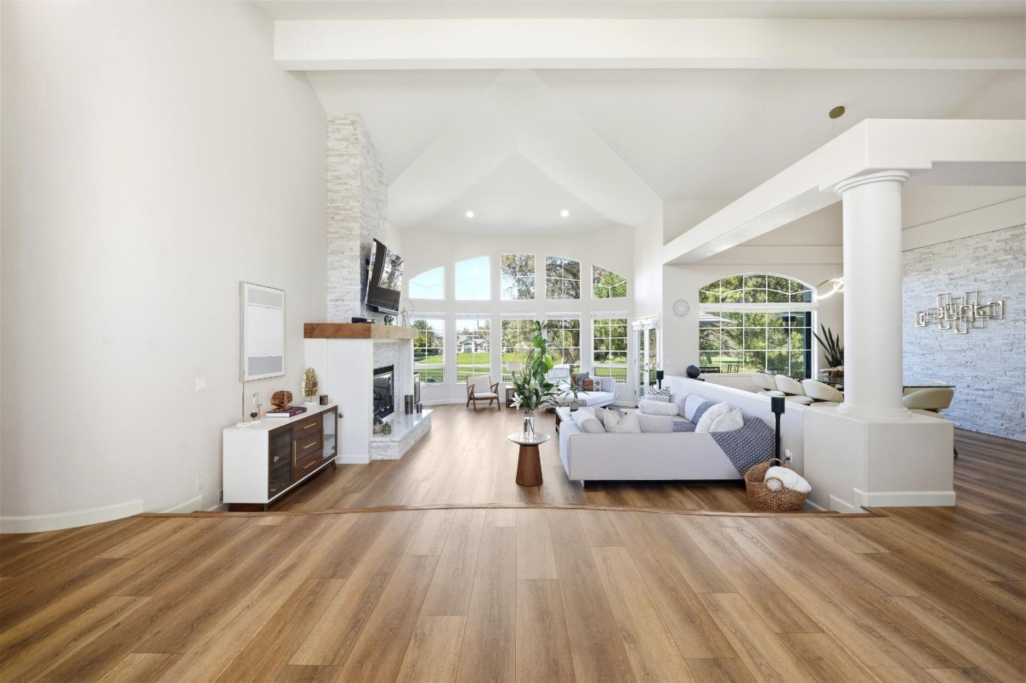 Detail Gallery Image 8 of 55 For 1355 Sonnys Way, Hollister,  CA 95023 - 4 Beds | 3 Baths