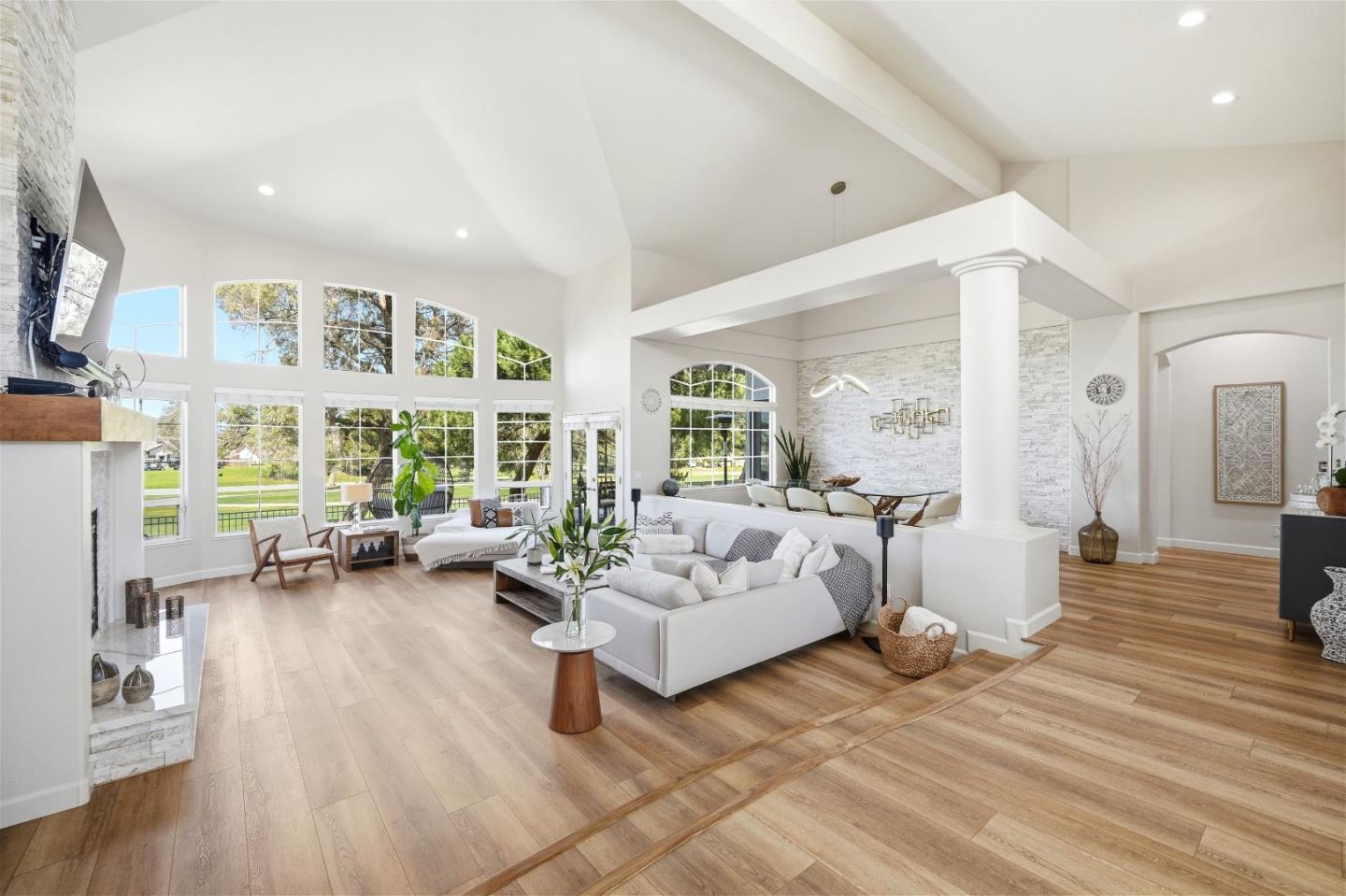 Detail Gallery Image 9 of 55 For 1355 Sonnys Way, Hollister,  CA 95023 - 4 Beds | 3 Baths