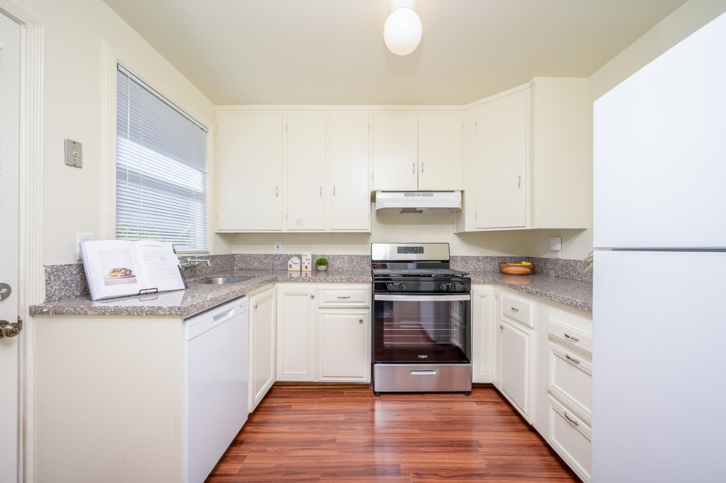 Detail Gallery Image 13 of 30 For 2704 Louis Rd, Palo Alto,  CA 94303 - 3 Beds | 2 Baths