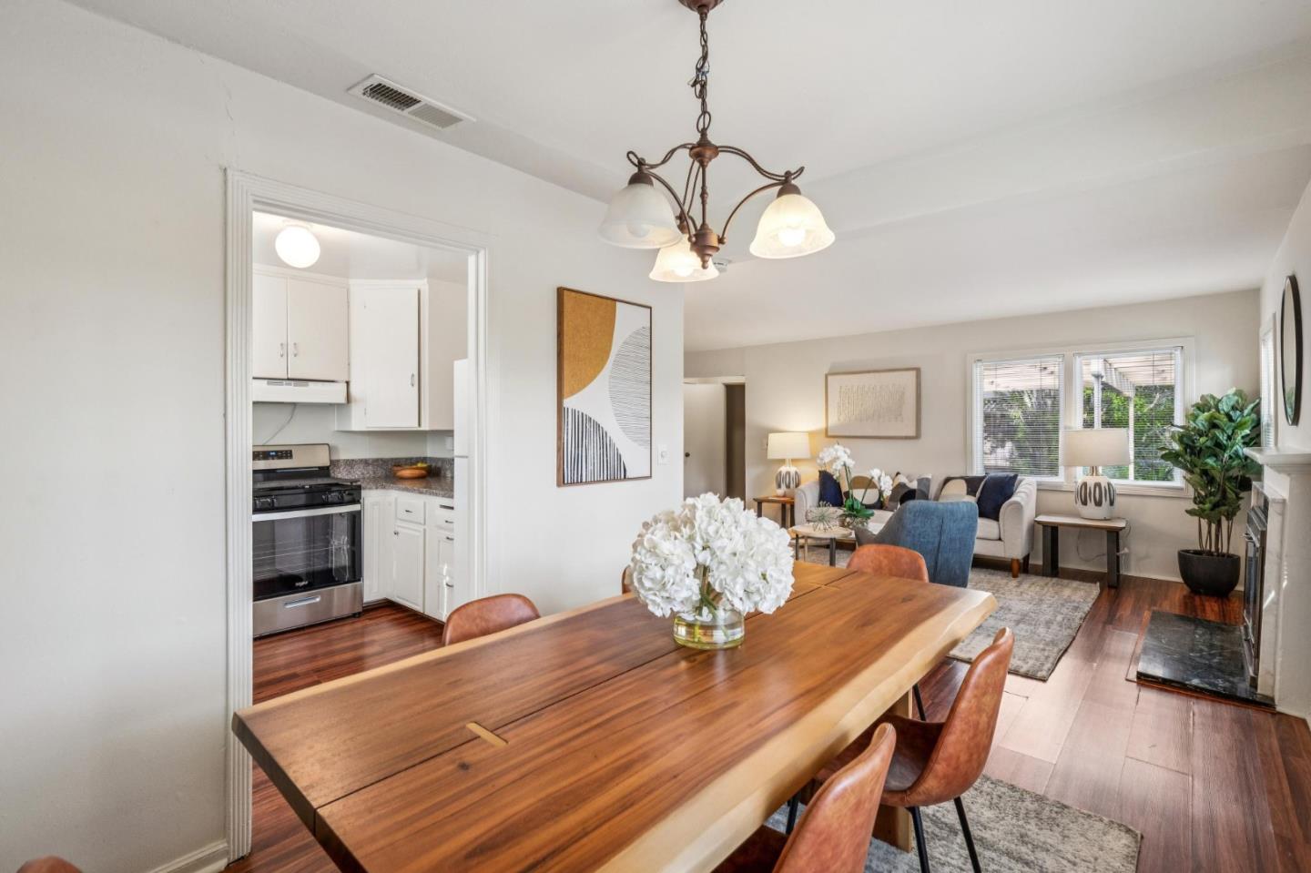 Detail Gallery Image 14 of 30 For 2704 Louis Rd, Palo Alto,  CA 94303 - 3 Beds | 2 Baths