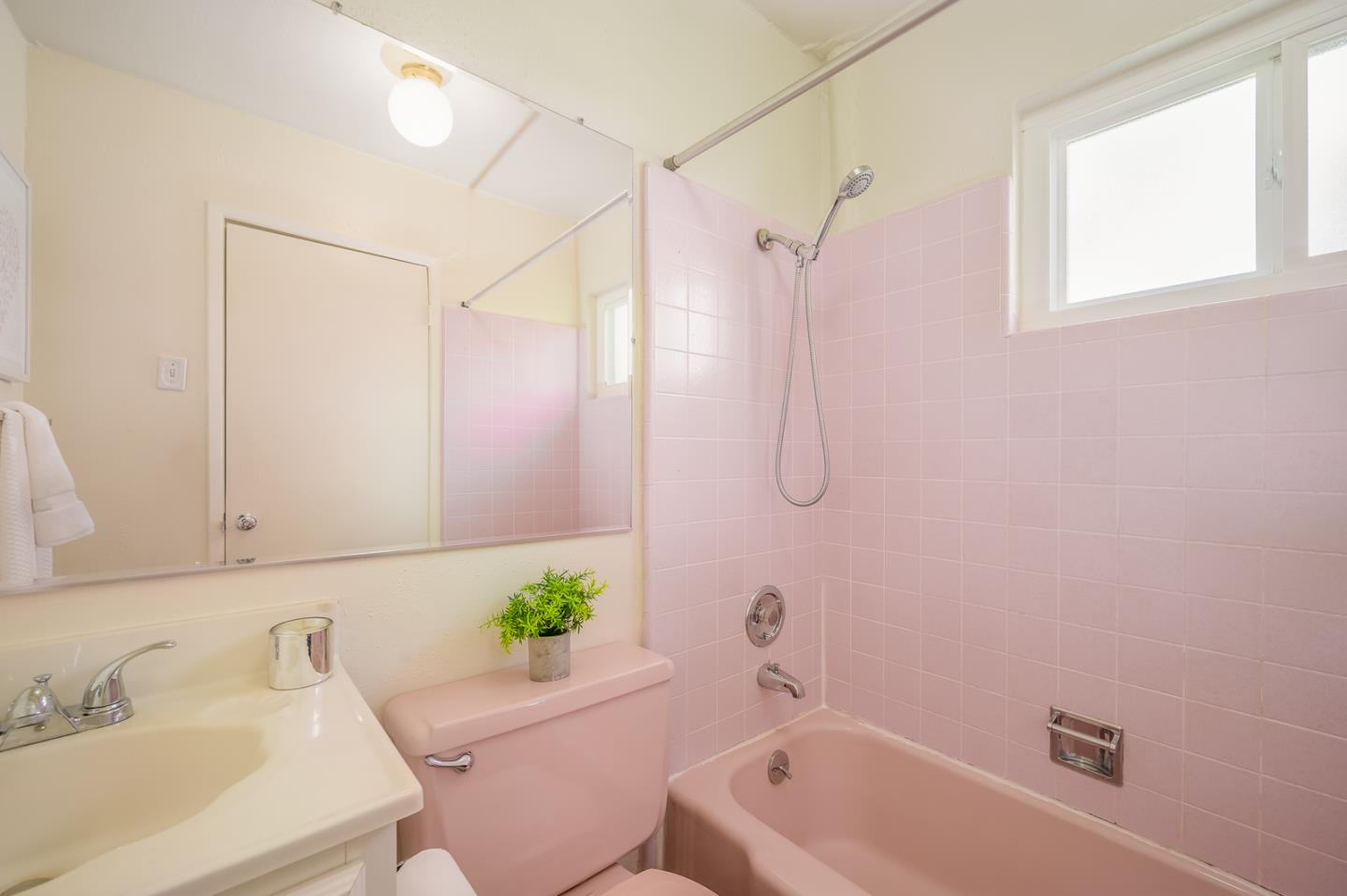 Detail Gallery Image 21 of 30 For 2704 Louis Rd, Palo Alto,  CA 94303 - 3 Beds | 2 Baths