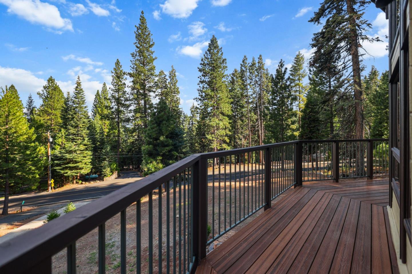 Detail Gallery Image 10 of 60 For 523 Peninsula Dr, Lake Almanor,  CA 96137 - 4 Beds | 3 Baths