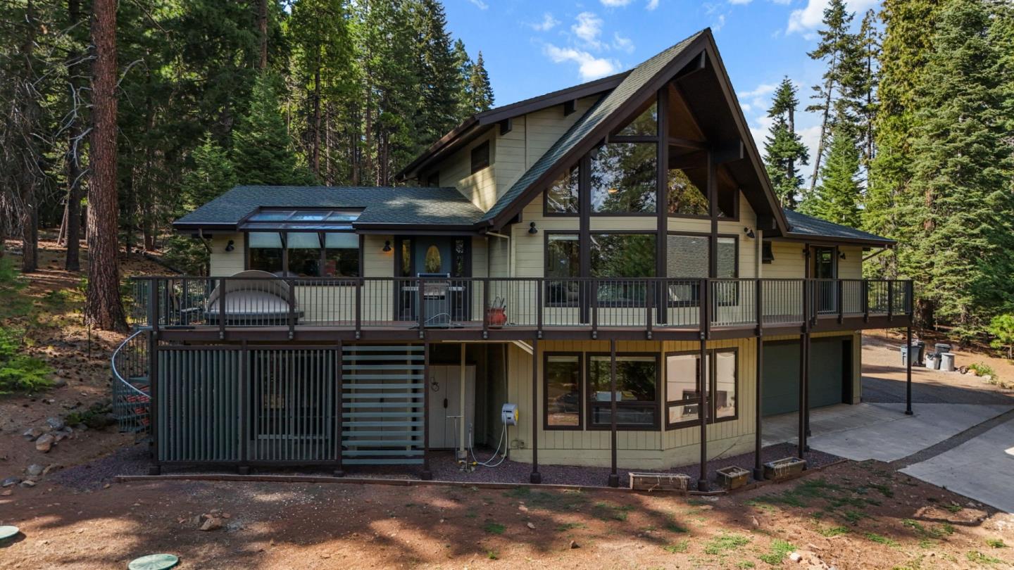 Detail Gallery Image 3 of 60 For 523 Peninsula Dr, Lake Almanor,  CA 96137 - 4 Beds | 3 Baths