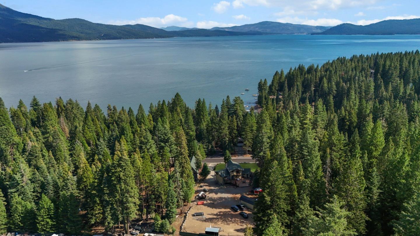 Detail Gallery Image 5 of 60 For 523 Peninsula Dr, Lake Almanor,  CA 96137 - 4 Beds | 3 Baths