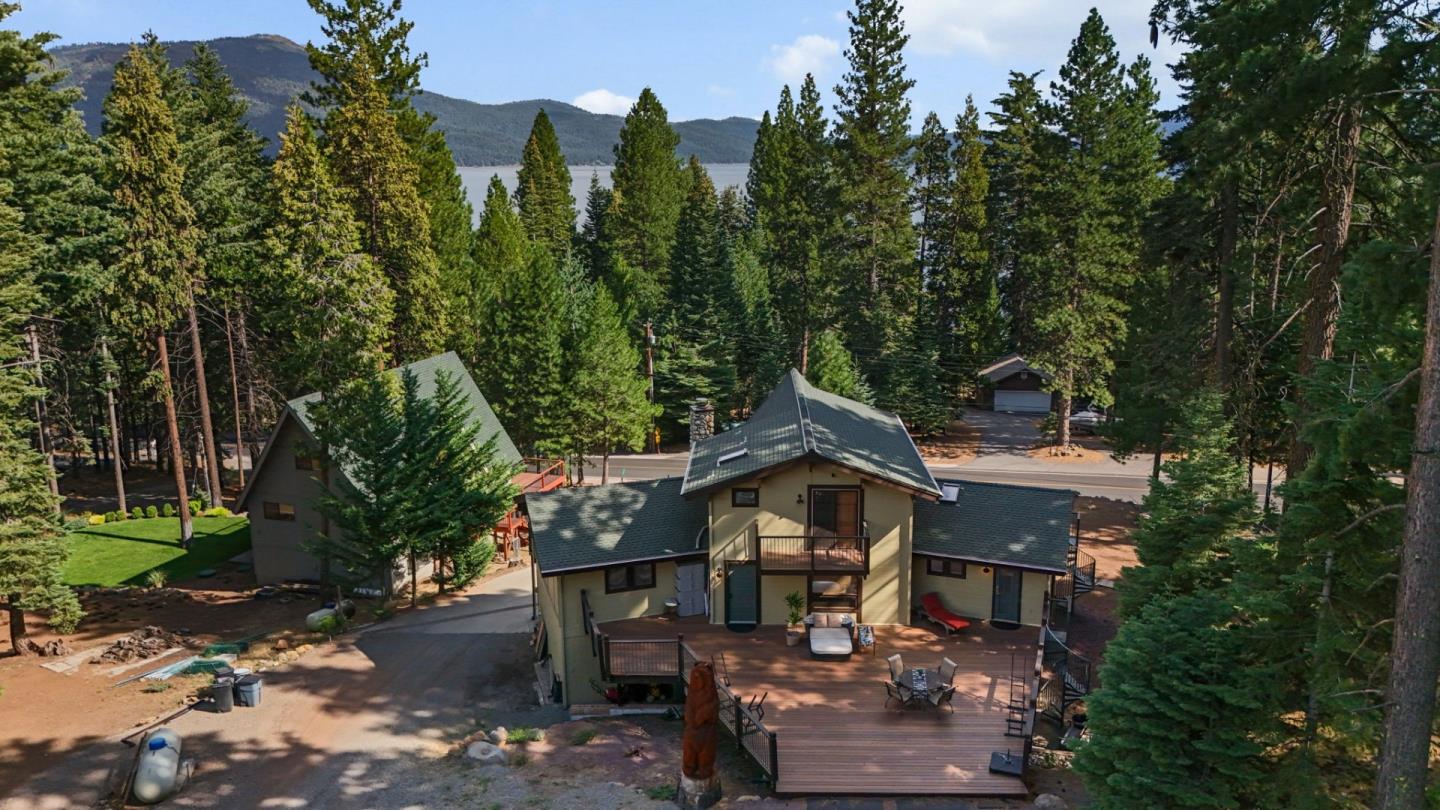 Detail Gallery Image 6 of 60 For 523 Peninsula Dr, Lake Almanor,  CA 96137 - 4 Beds | 3 Baths