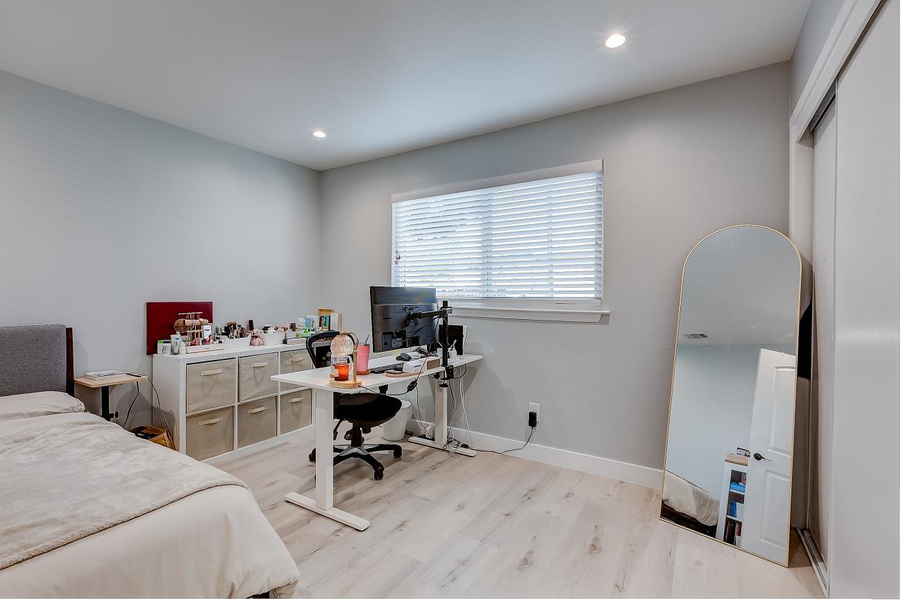 Detail Gallery Image 13 of 30 For 686-688 San Luisito Way, Sunnyvale,  CA 94085 - 6 Beds | 4 Baths