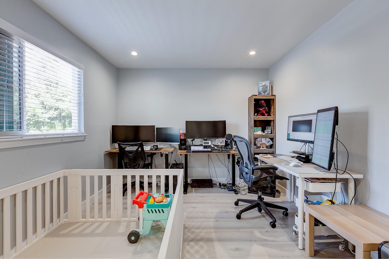 Detail Gallery Image 14 of 30 For 686-688 San Luisito Way, Sunnyvale,  CA 94085 - 6 Beds | 4 Baths