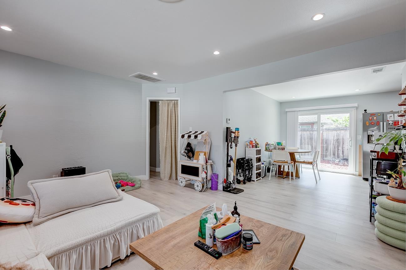 Detail Gallery Image 19 of 30 For 686-688 San Luisito Way, Sunnyvale,  CA 94085 - 6 Beds | 4 Baths