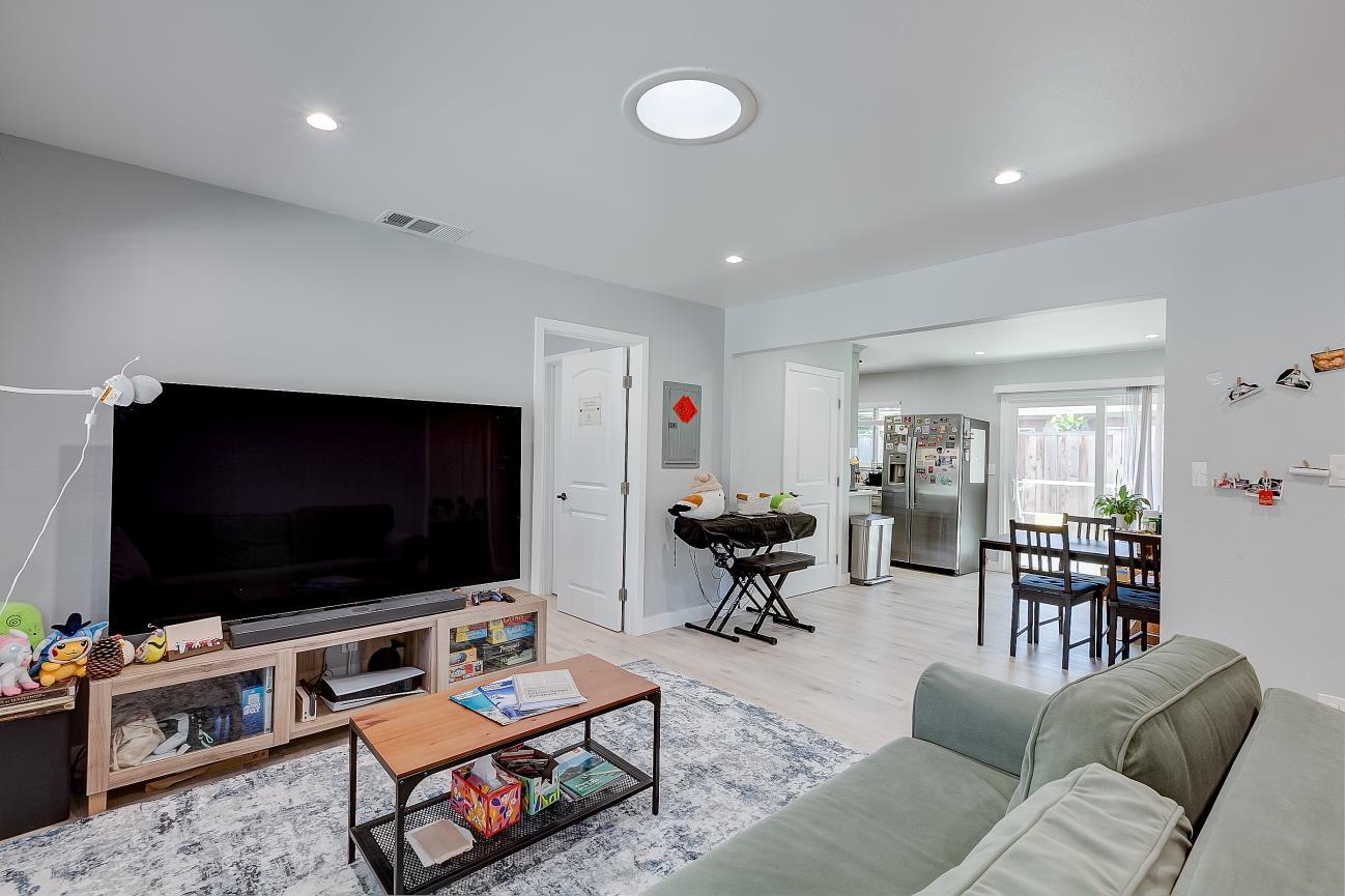 Detail Gallery Image 7 of 30 For 686-688 San Luisito Way, Sunnyvale,  CA 94085 - 6 Beds | 4 Baths