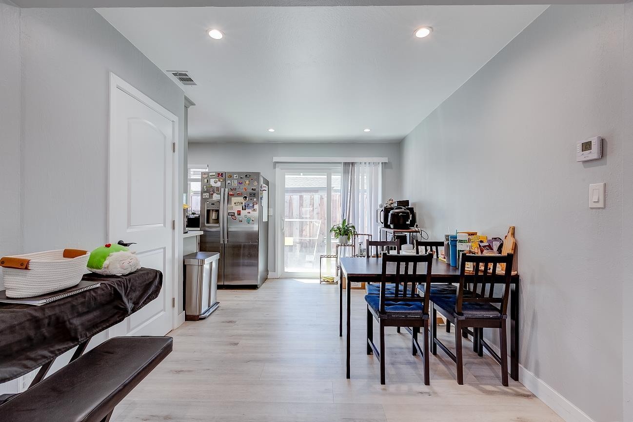 Detail Gallery Image 9 of 30 For 686-688 San Luisito Way, Sunnyvale,  CA 94085 - 6 Beds | 4 Baths