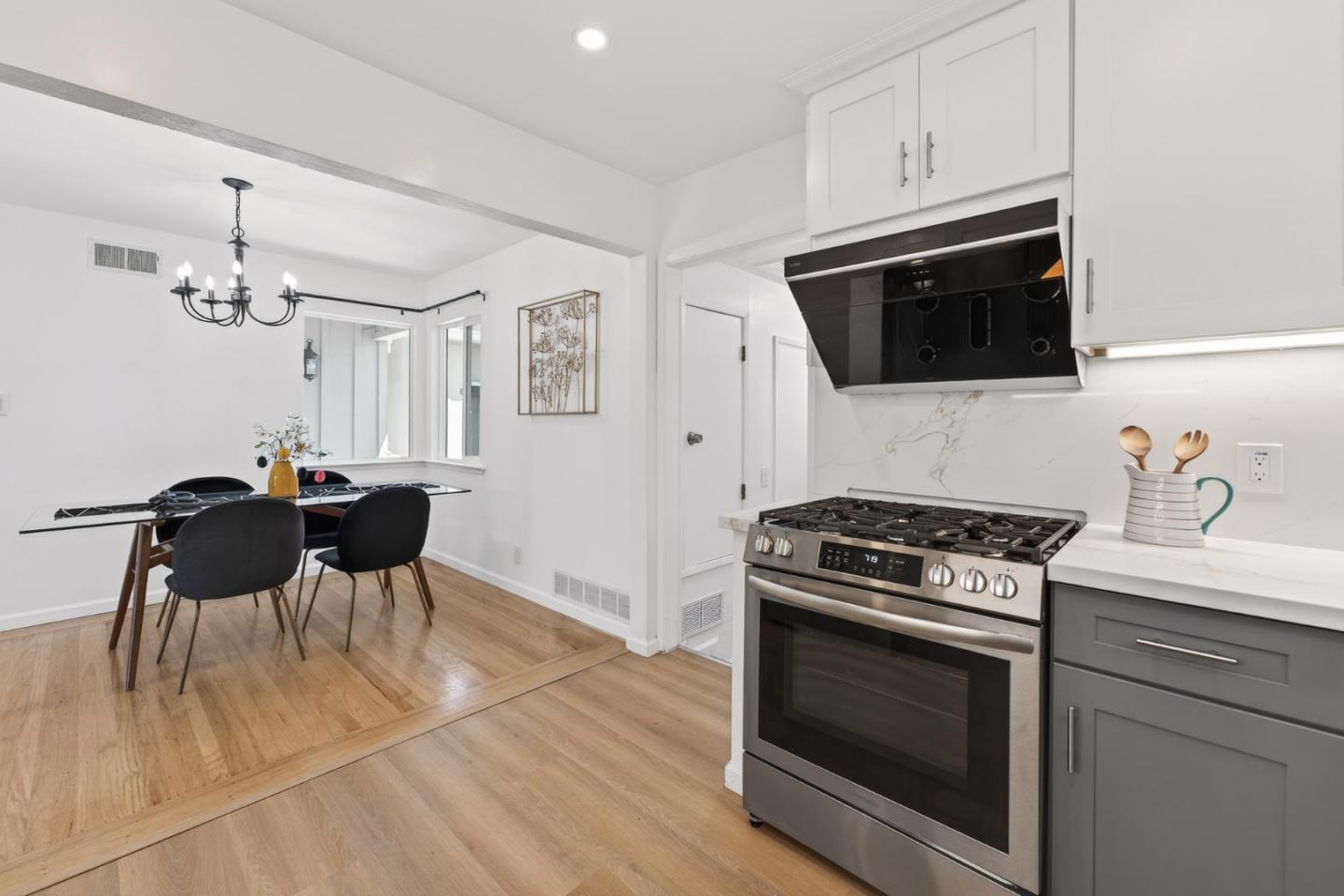 Detail Gallery Image 11 of 30 For 779 Broadmoor, San Jose,  CA 95129 - 4 Beds | 2 Baths