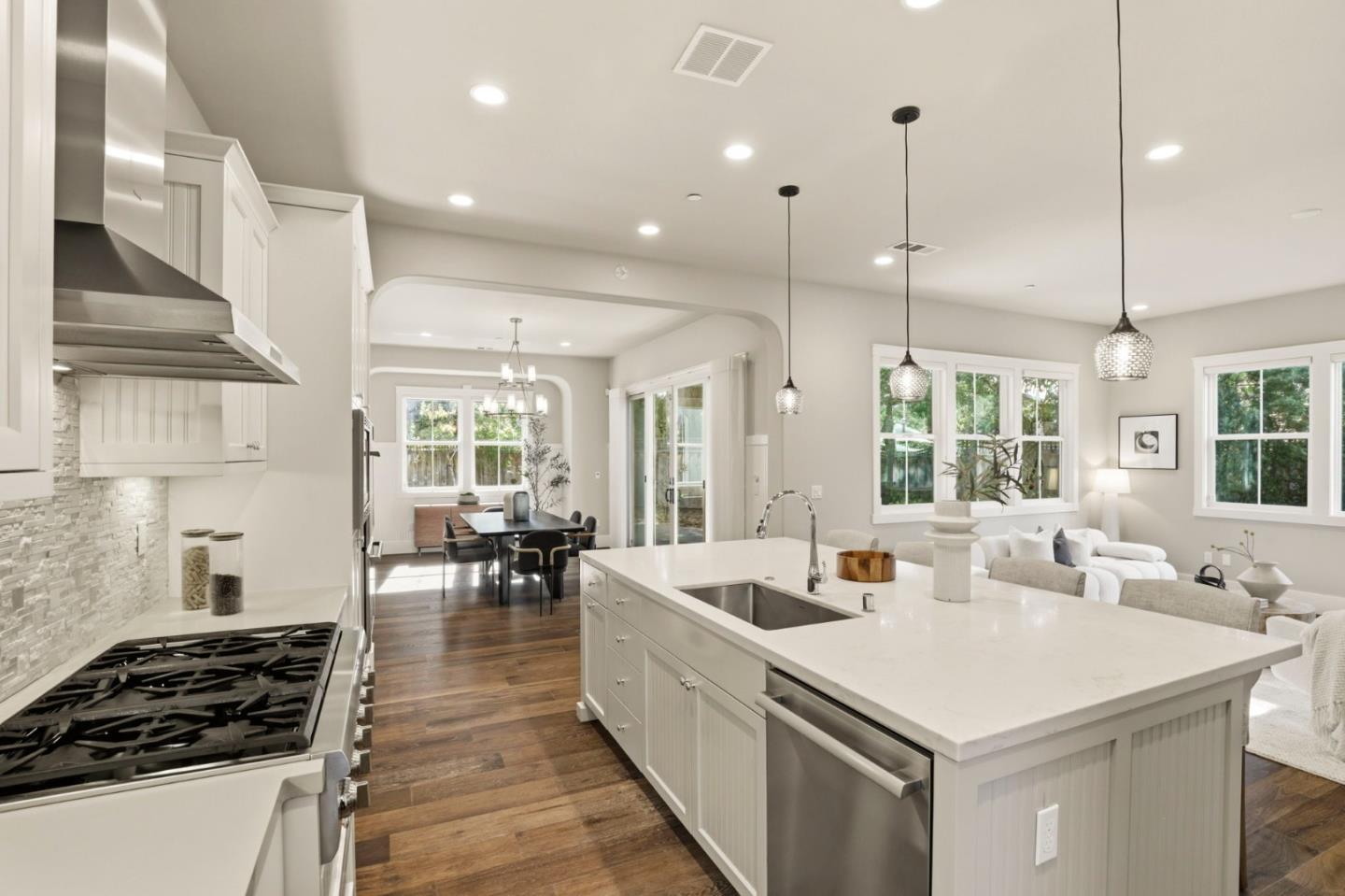 Detail Gallery Image 14 of 47 For 38 Liberty Hall Ln, Redwood City,  CA 94062 - 4 Beds | 4/1 Baths