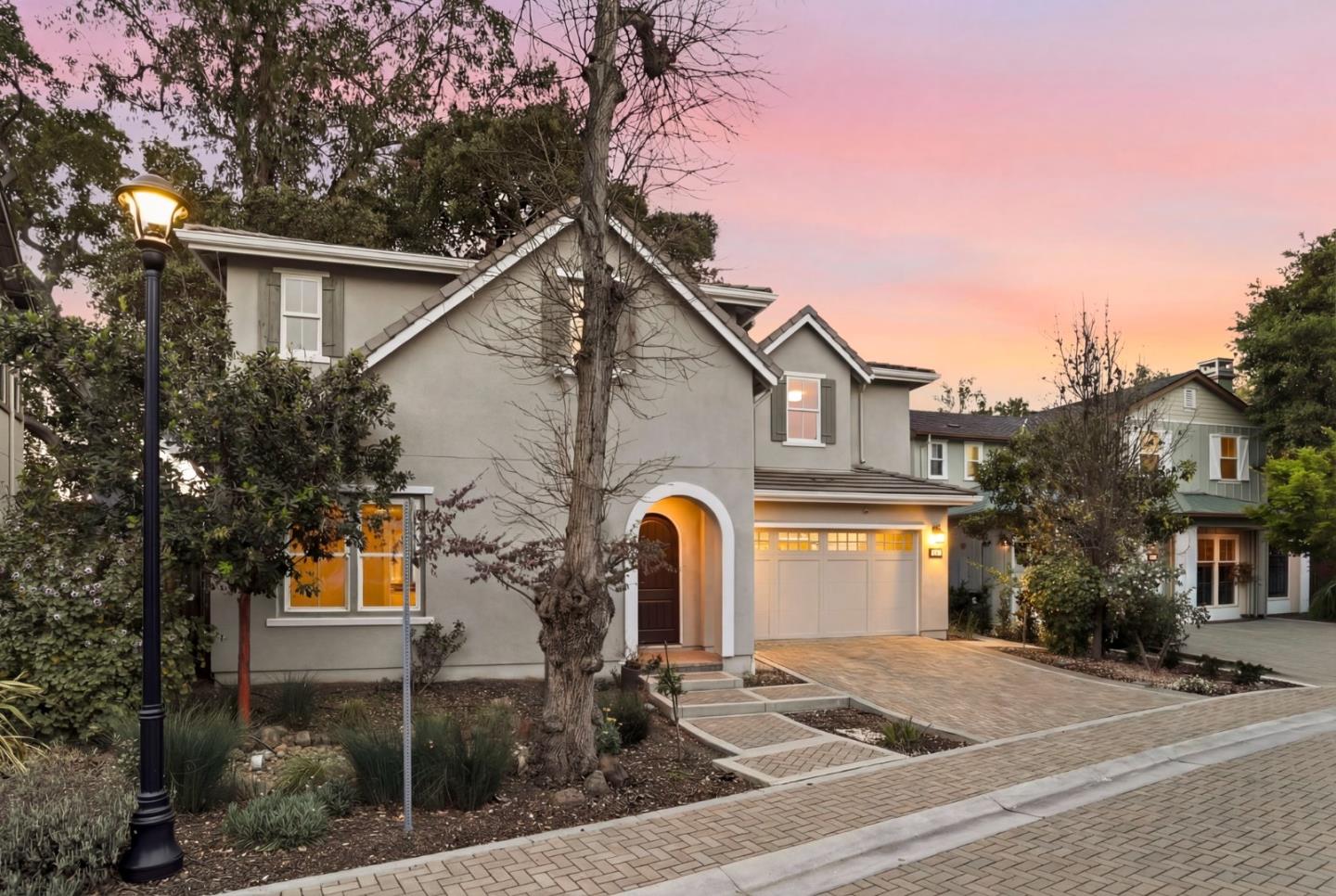 Detail Gallery Image 2 of 47 For 38 Liberty Hall Ln, Redwood City,  CA 94062 - 4 Beds | 4/1 Baths