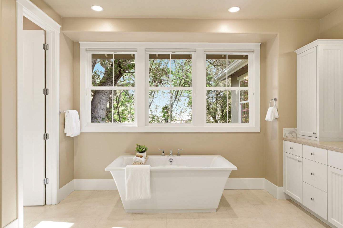 Detail Gallery Image 31 of 47 For 38 Liberty Hall Ln, Redwood City,  CA 94062 - 4 Beds | 4/1 Baths