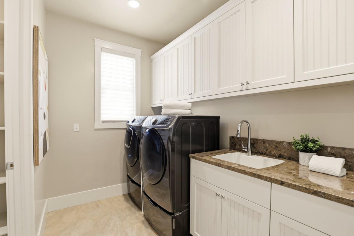 Detail Gallery Image 39 of 47 For 38 Liberty Hall Ln, Redwood City,  CA 94062 - 4 Beds | 4/1 Baths