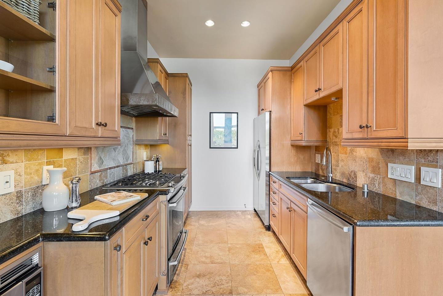 Detail Gallery Image 17 of 53 For 2390 Hyde St 1a,  San Francisco,  CA 94109 - 3 Beds | 2 Baths