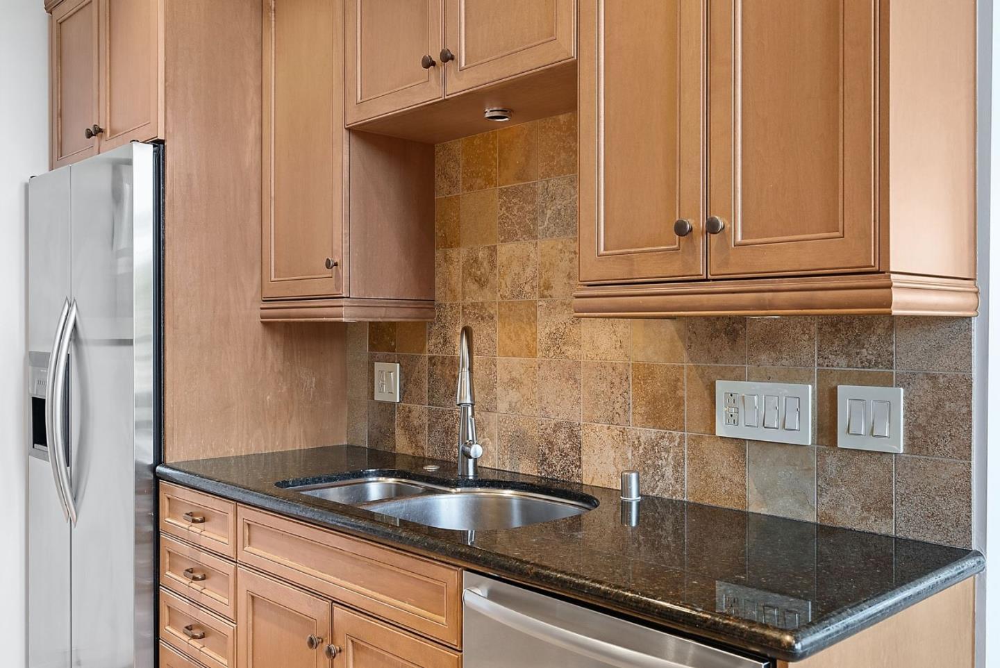 Detail Gallery Image 18 of 53 For 2390 Hyde St 1a,  San Francisco,  CA 94109 - 3 Beds | 2 Baths