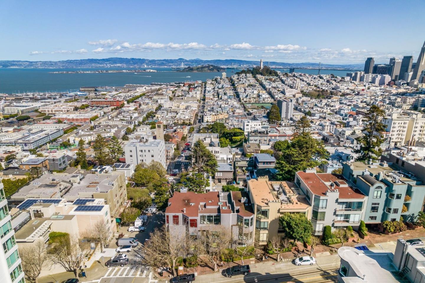 Detail Gallery Image 2 of 53 For 2390 Hyde St 1a,  San Francisco,  CA 94109 - 3 Beds | 2 Baths